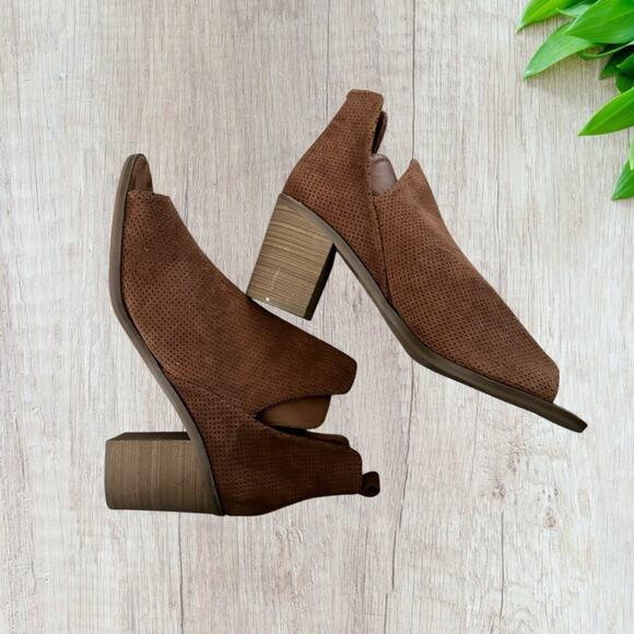 NEW Universal Thread peep toe suede booties - Picture 6 of 9